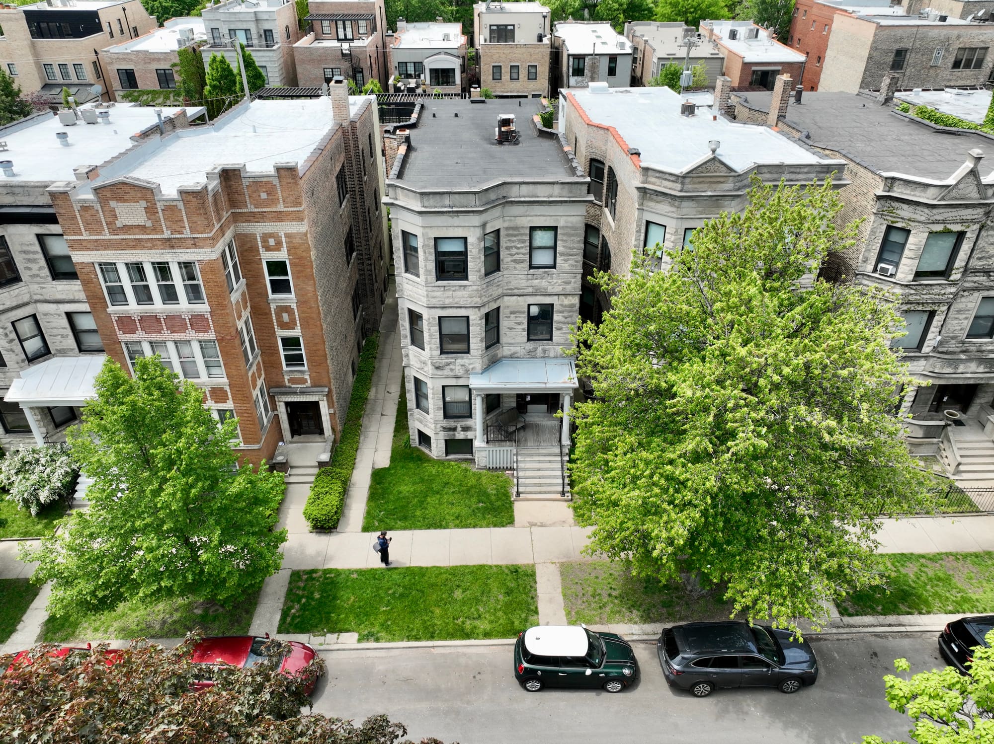 Aerial photograph of a block of Chicago greystone three-flats in spring.